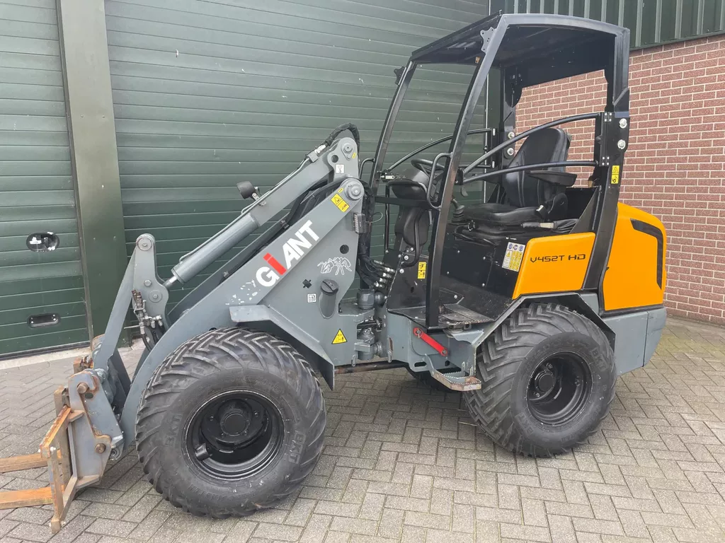 Giant V452T HD 452